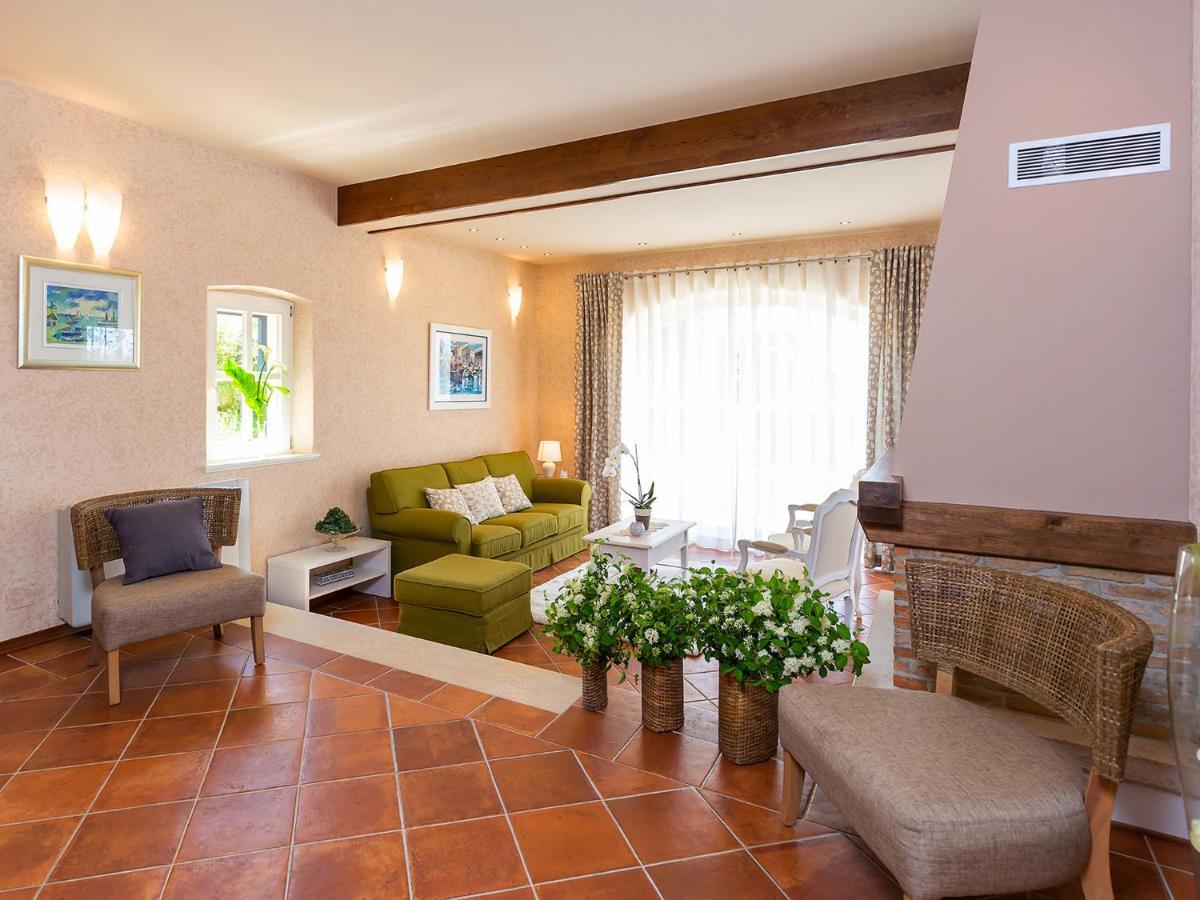 Villa Salvea With Heated Pool Montižana Exterior foto