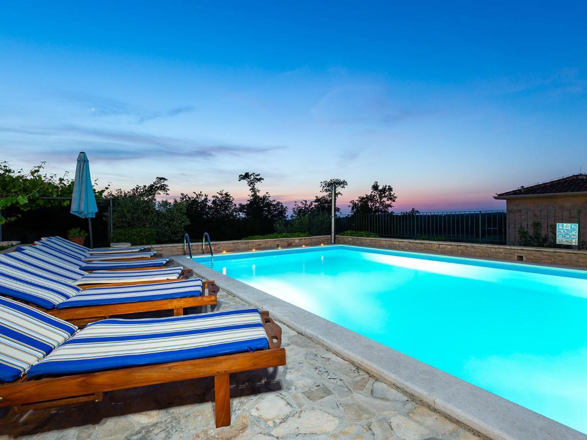 Villa Salvea With Heated Pool Montižana Exterior foto