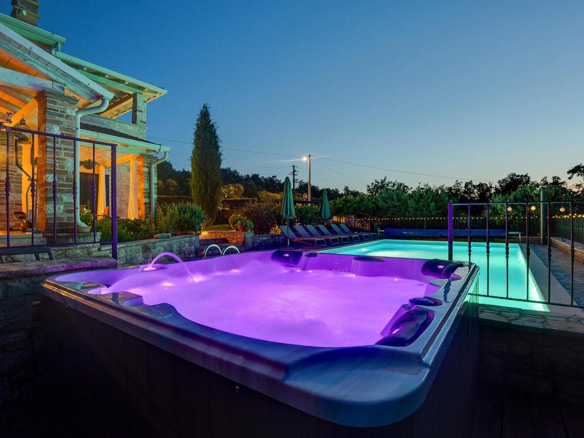 Villa Salvea With Heated Pool Montižana Exterior foto