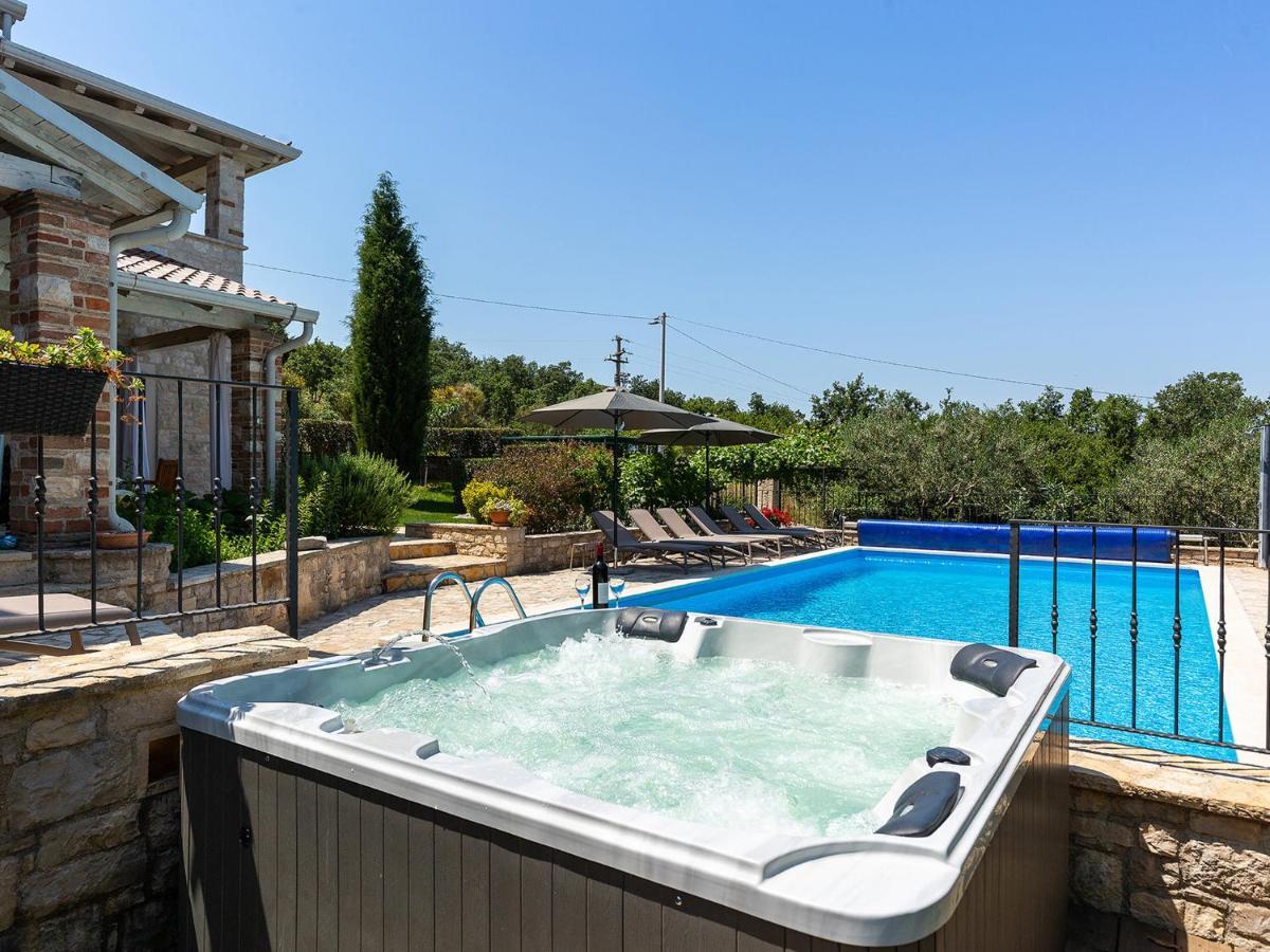 Villa Salvea With Heated Pool Montižana Exterior foto