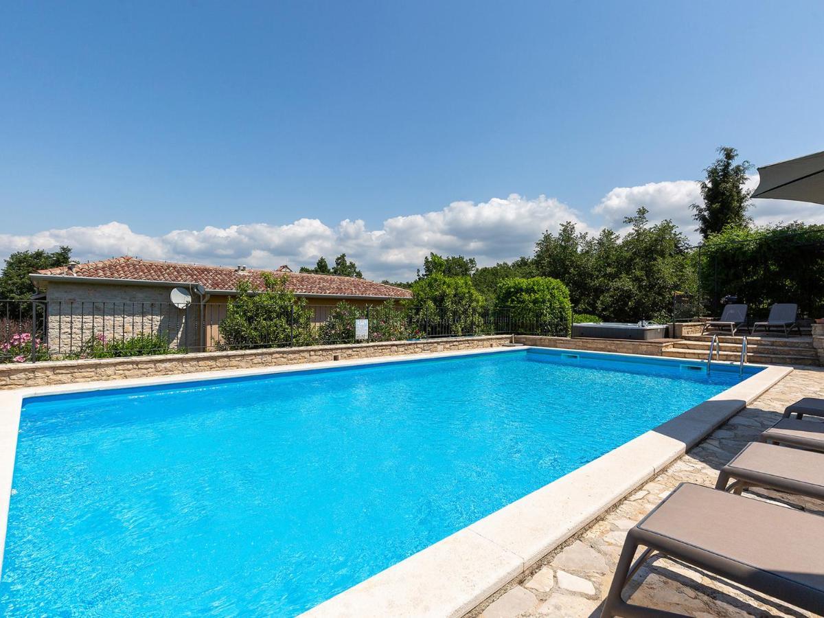 Villa Salvea With Heated Pool Montižana Exterior foto